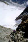 "kamenolom" na Agassizjoch, dole Finsteraargletscher (57869 bytes)