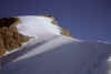 Jungfrau a "heiklich" traverz s jist�c� ty��, pohled z Rottalsattelu (25966 bytes)